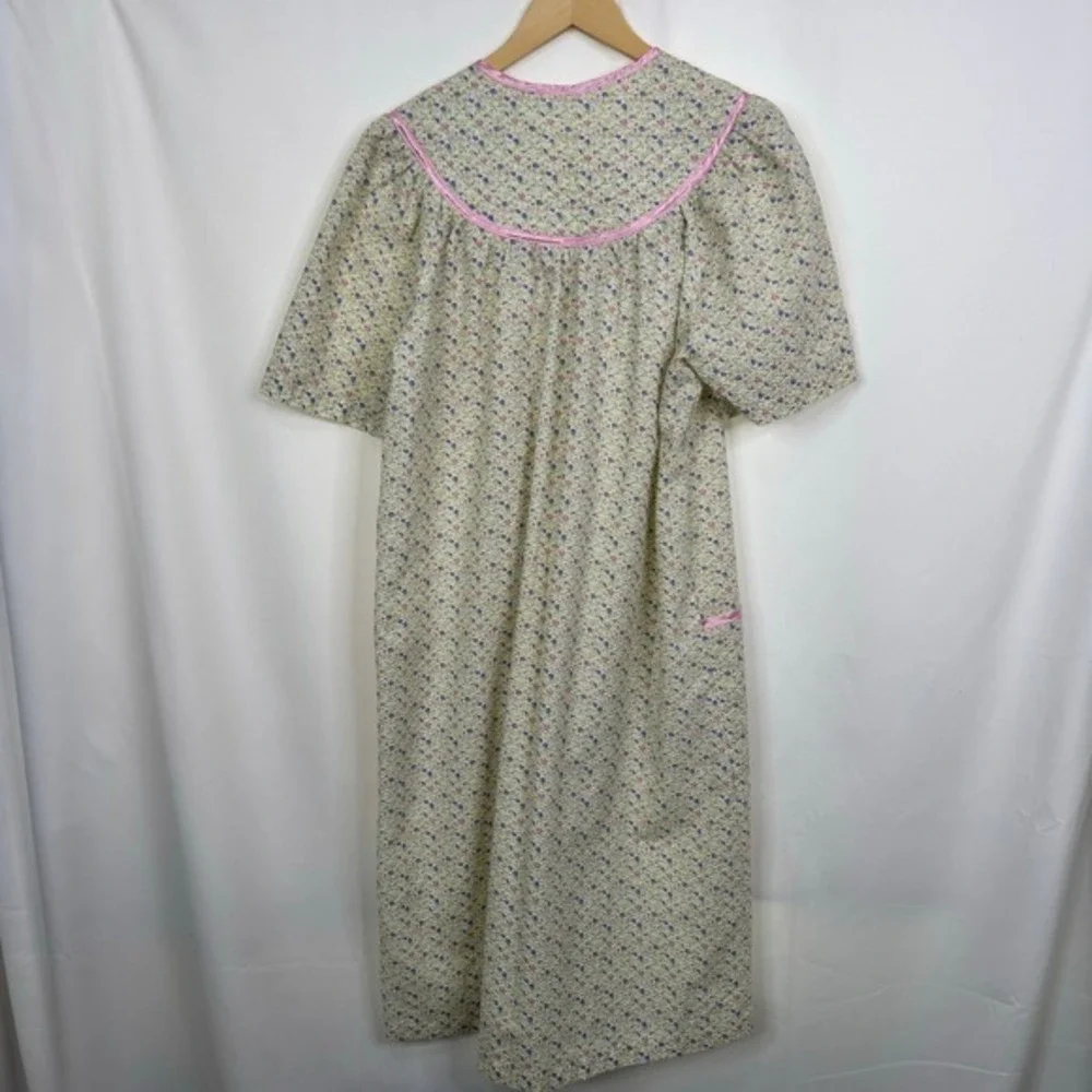 Morning Glory by Jasmine Rose Floral Robe Size M Button Front Pockets
